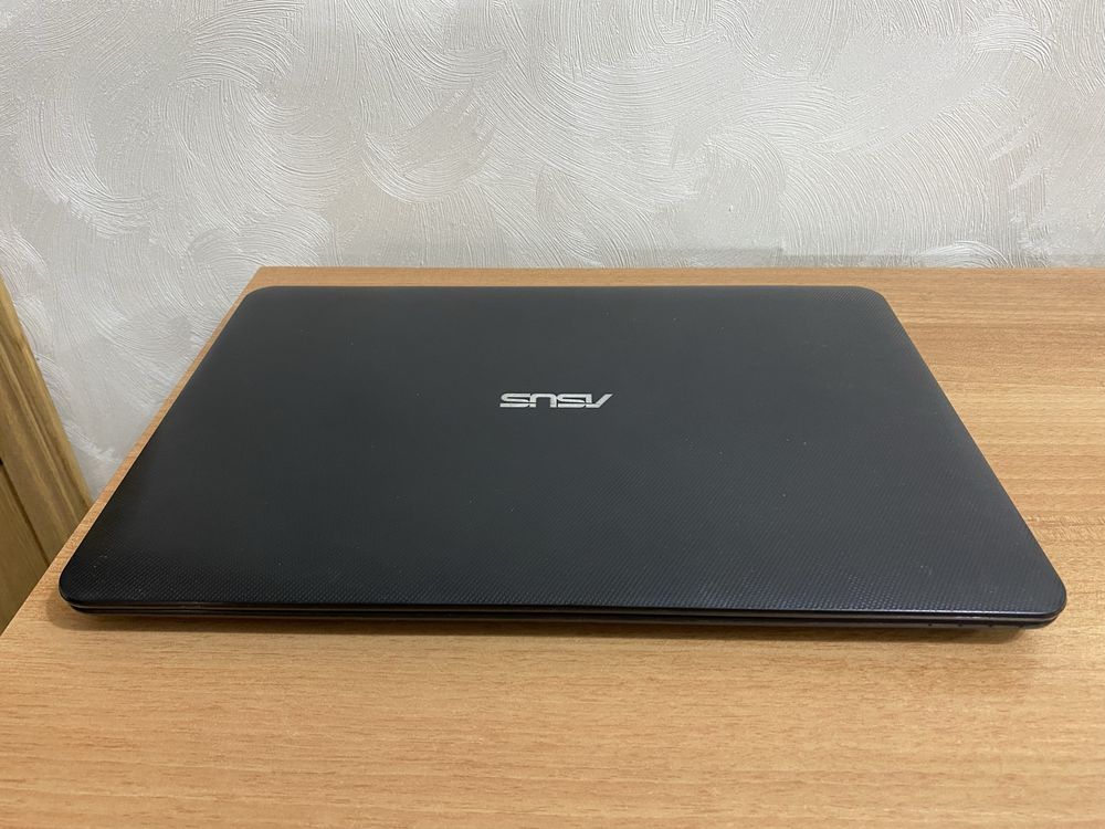 Ноутбук Asus.