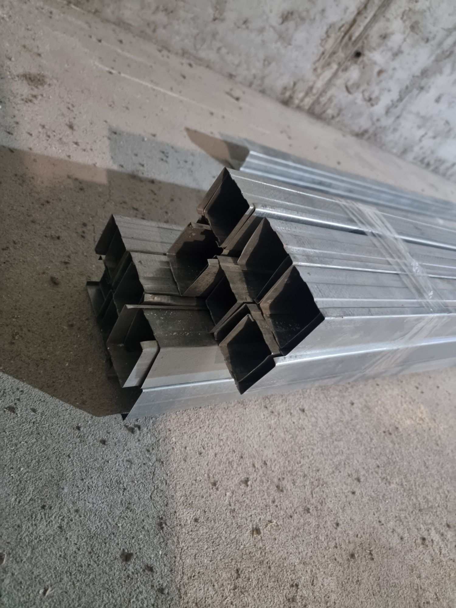 Продам профиль 5×5   24 штук