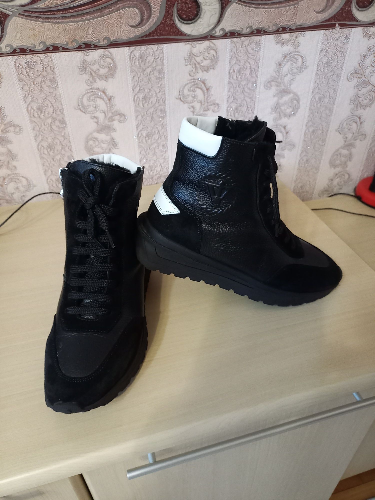 Продам женские зимние сапоги