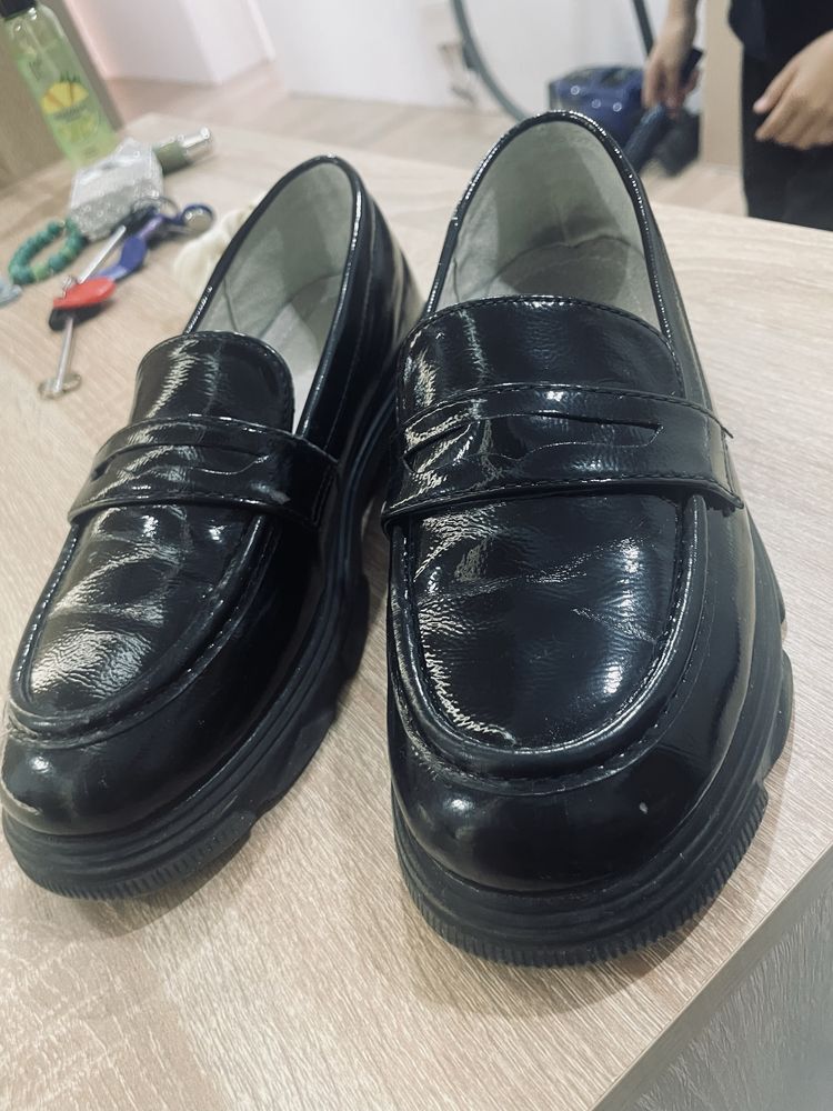 Продам туфли для девочки