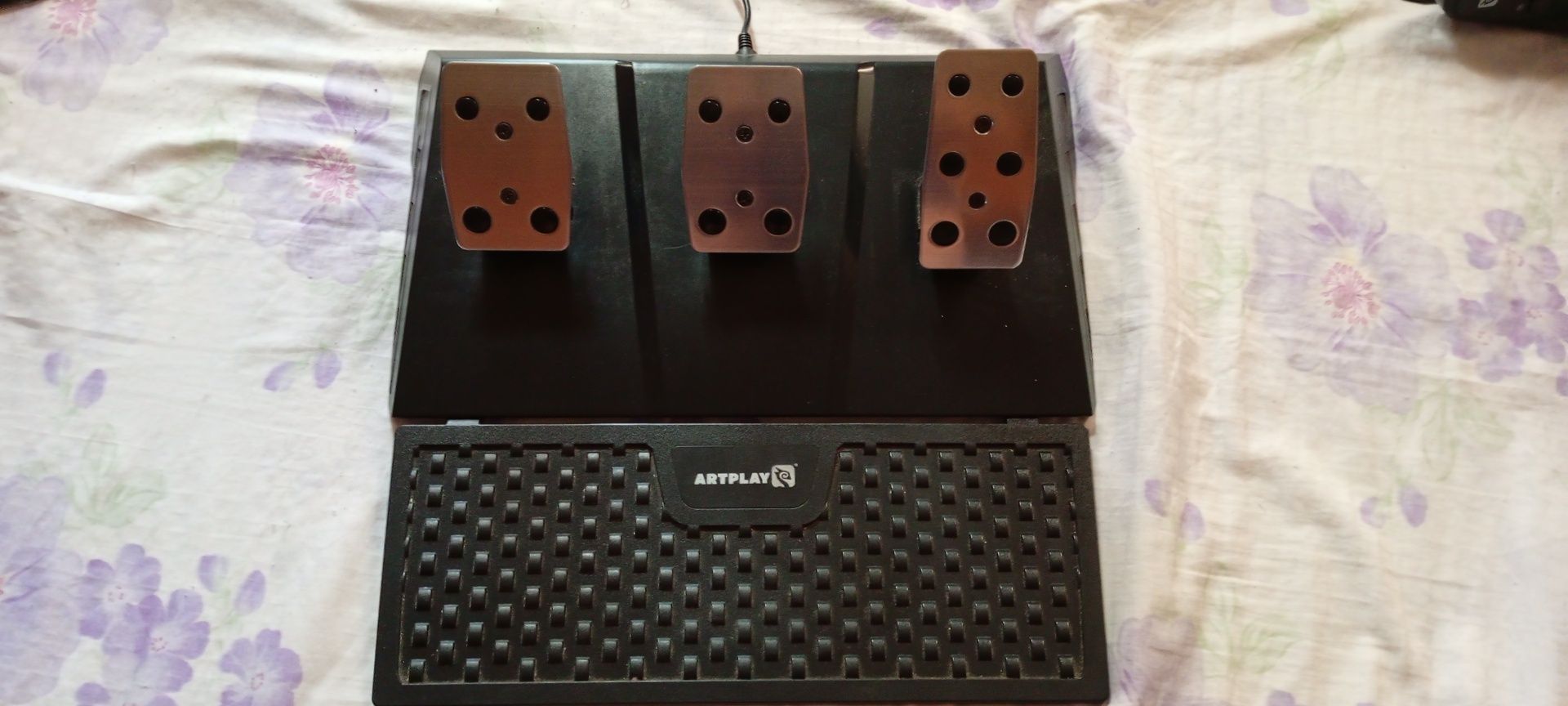 Игровой руль для гонок с педалями и виброотдачей Artplays v-1600 pro