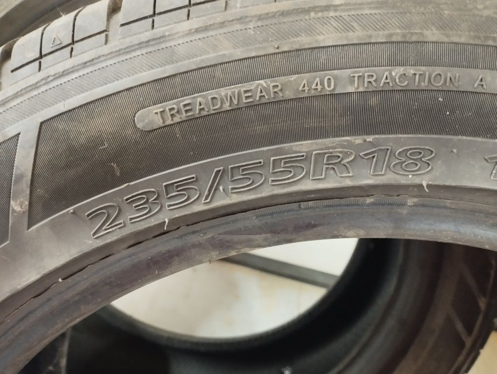Продам комплект летних шин 235/55/ р18