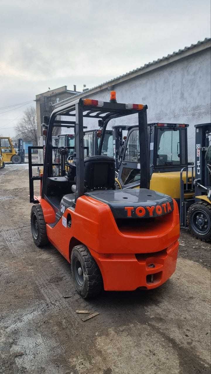 Вилочный погрузчик Toyota в идеальном состоянии (с гарантией)