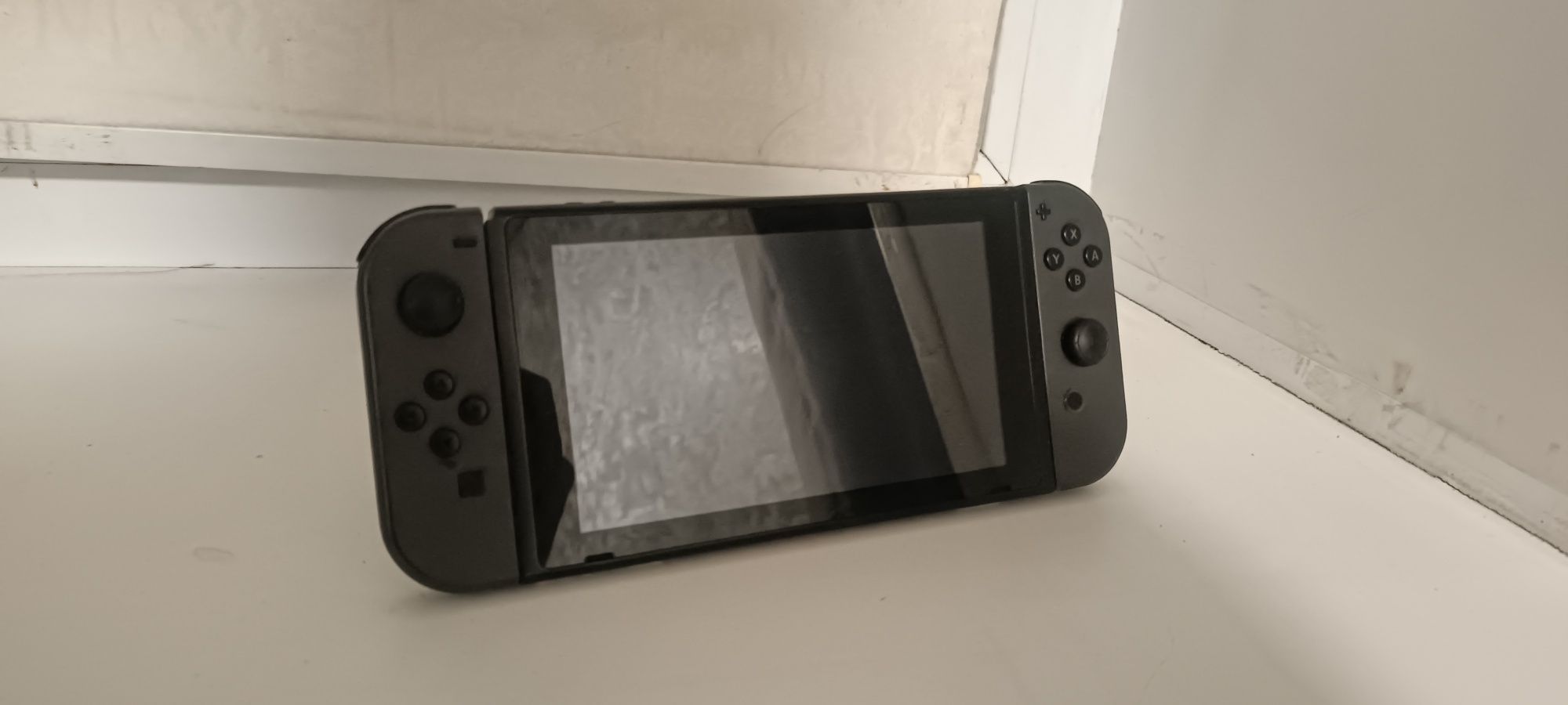 Продам нинтендо свич прошитый Nintendo switch