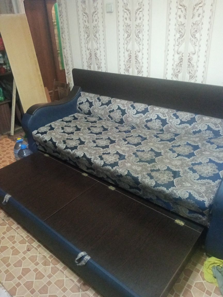 Продам диван в хорошем состоянии