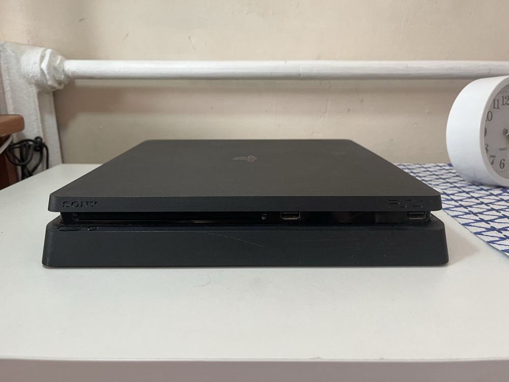 Playstation 4 slim 1 TB