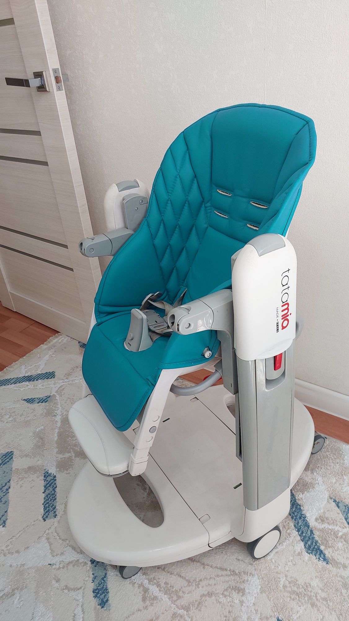 Продаю стульчик для кормления Tatamia Peg Perego