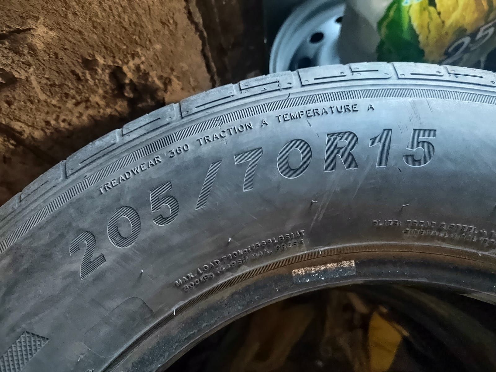 Продам комплект импортных летних шин