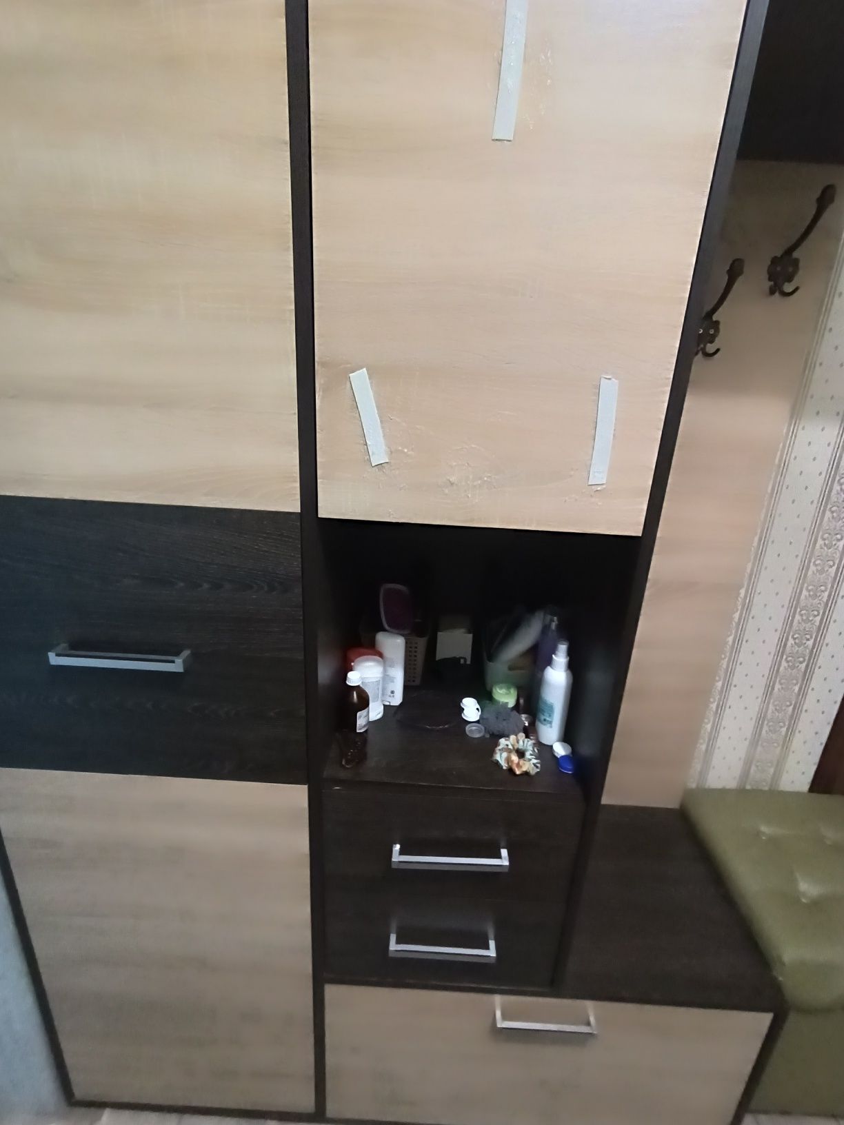 Продам шкаф в прихожей в хорошем состоянии