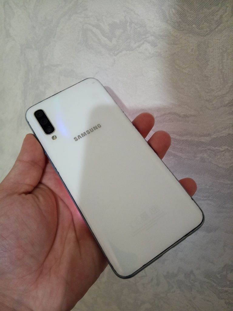 В продаже Samsung A50.