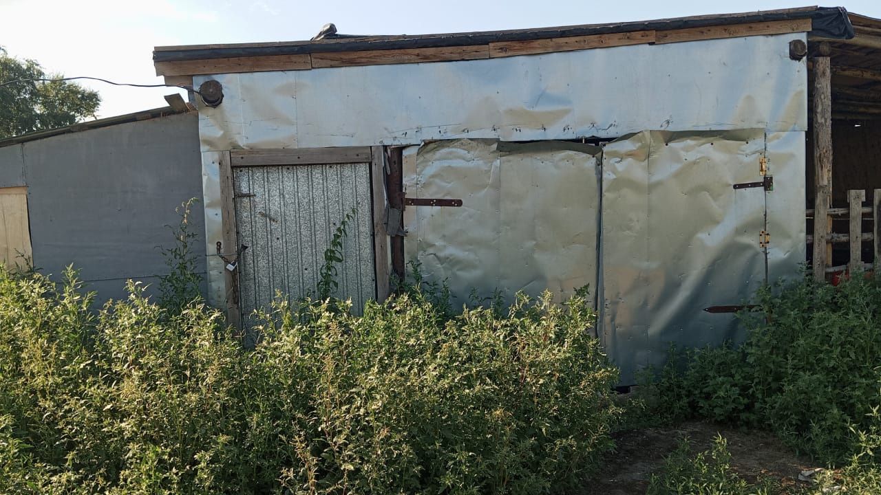Продам квартиру с земельным участком в селе Баянбай