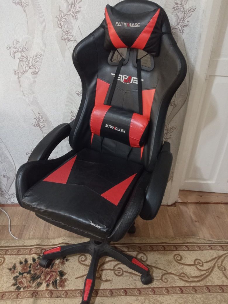 Продам игровое компьютерное кресло