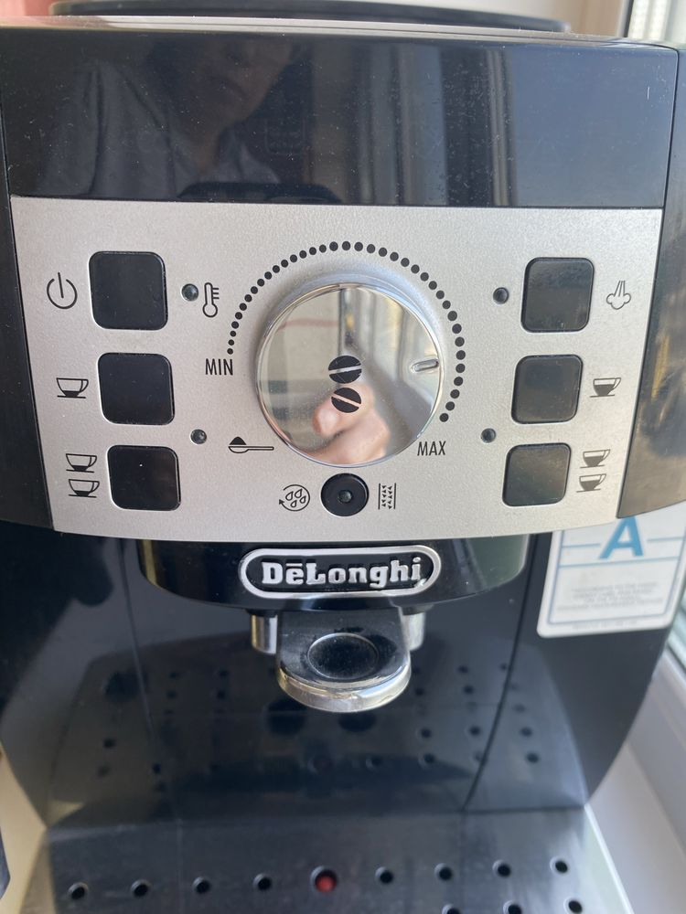 Кофемашина DeLonghi ECAM б/у в хорошем состоянии