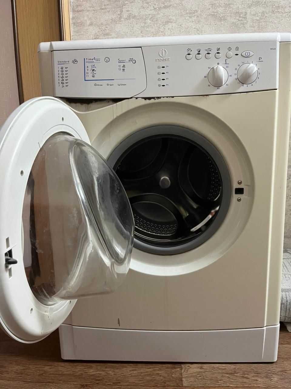 Продам стиральную машину Indesit