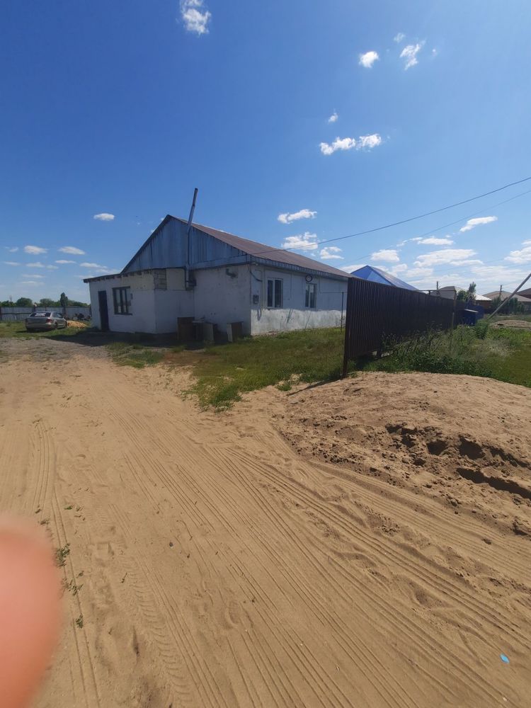 продам дом торг есть 10соток в хорошем месте расположен
