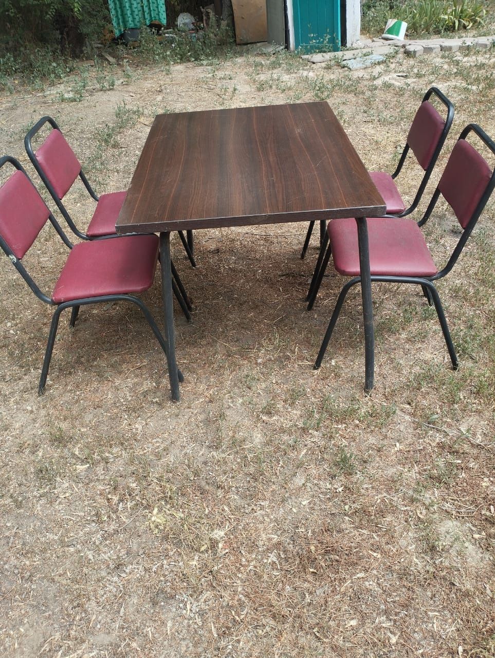 Продам стол и стулья