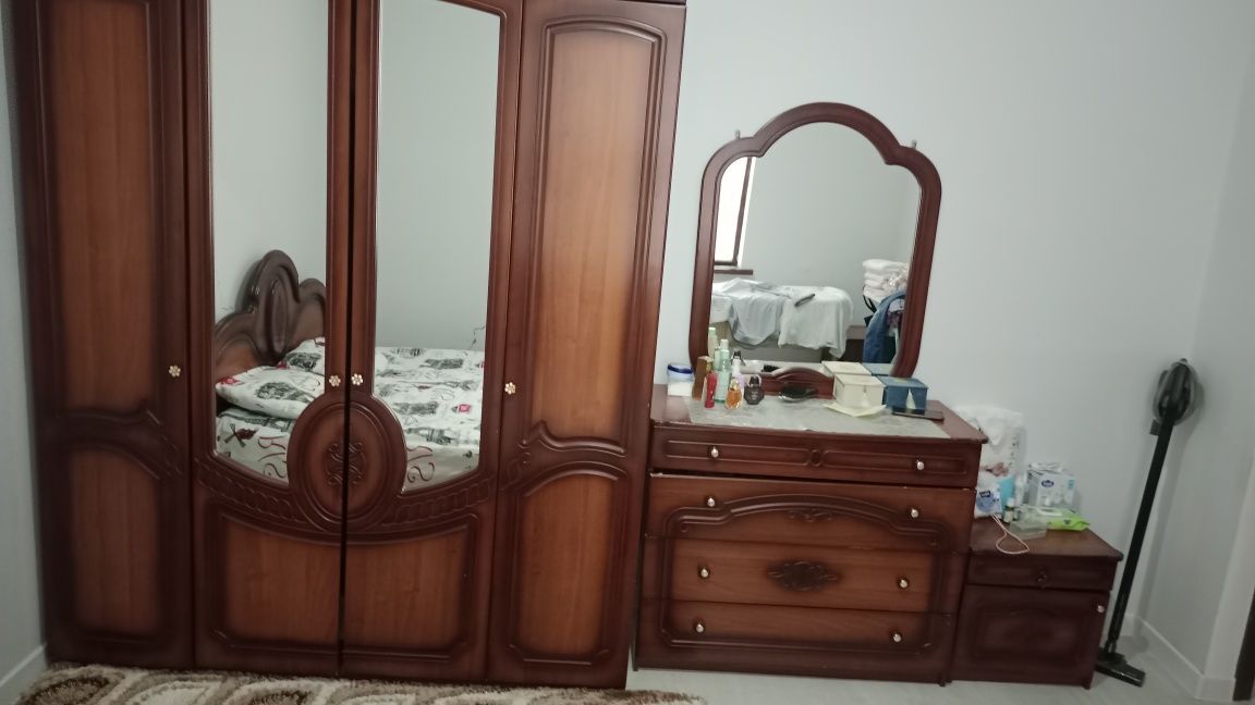Срочно продам спальный гарнитуры. Турецкий производства. В отличным