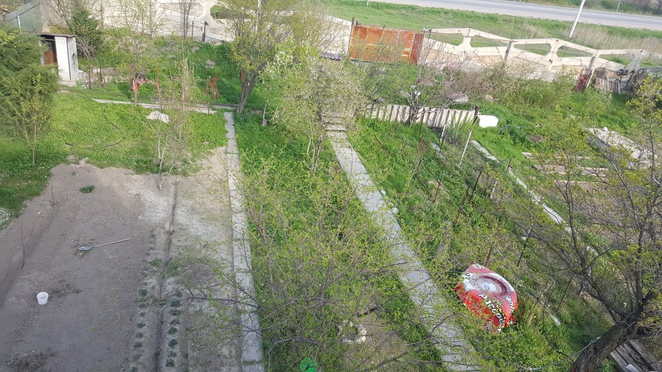 22 сотки, удобно для бизнеса и проживания.
