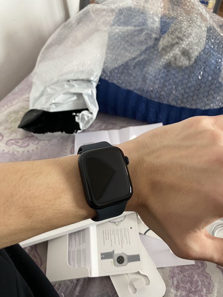Обменяю Iphone 11 в паре с Apple Watch SE 2