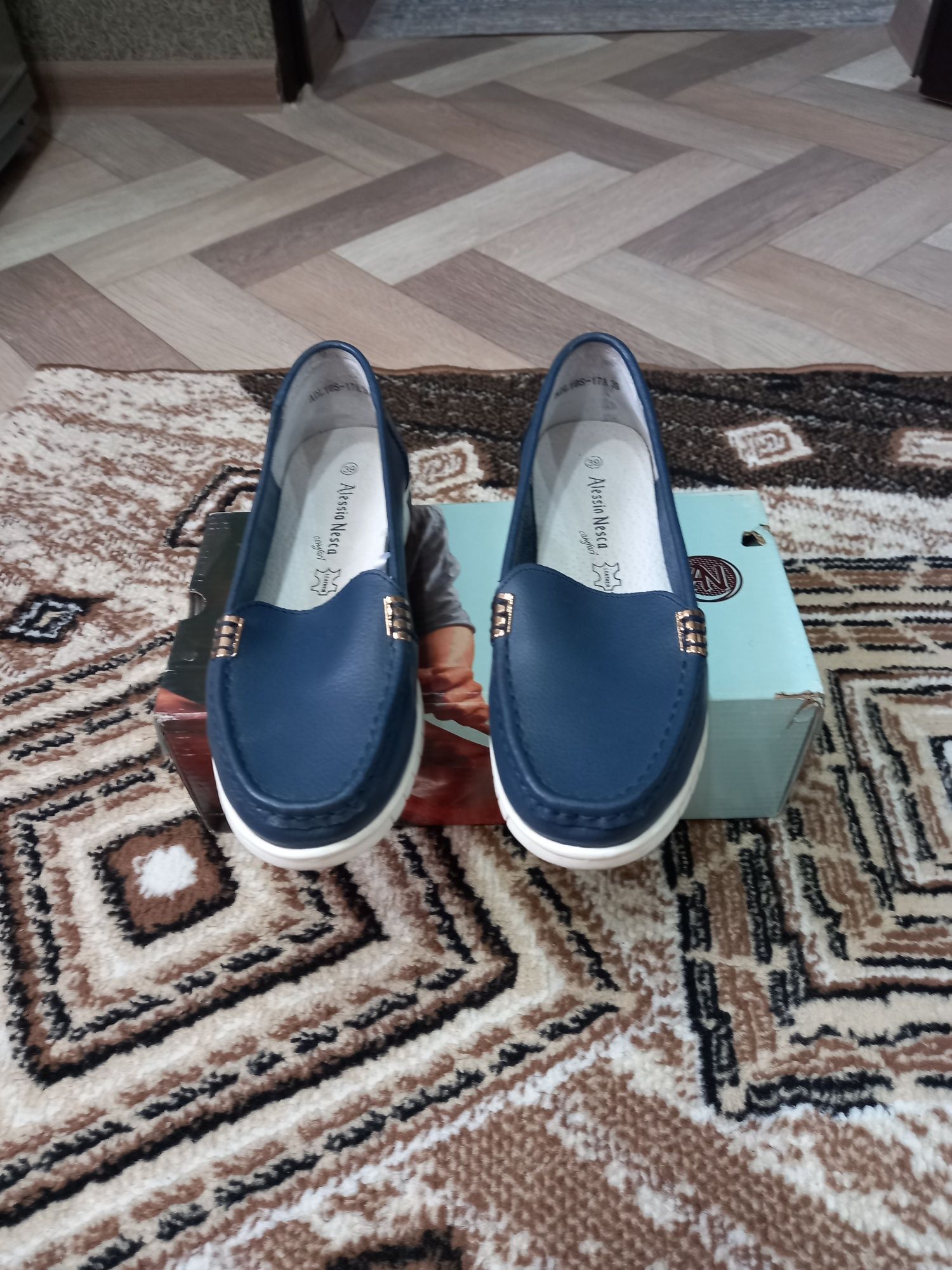 Продам женскую обувь