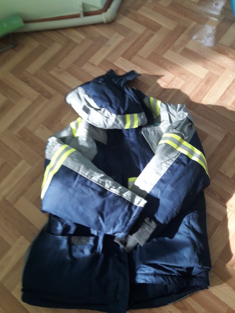 Продается зимняя спецкуртка