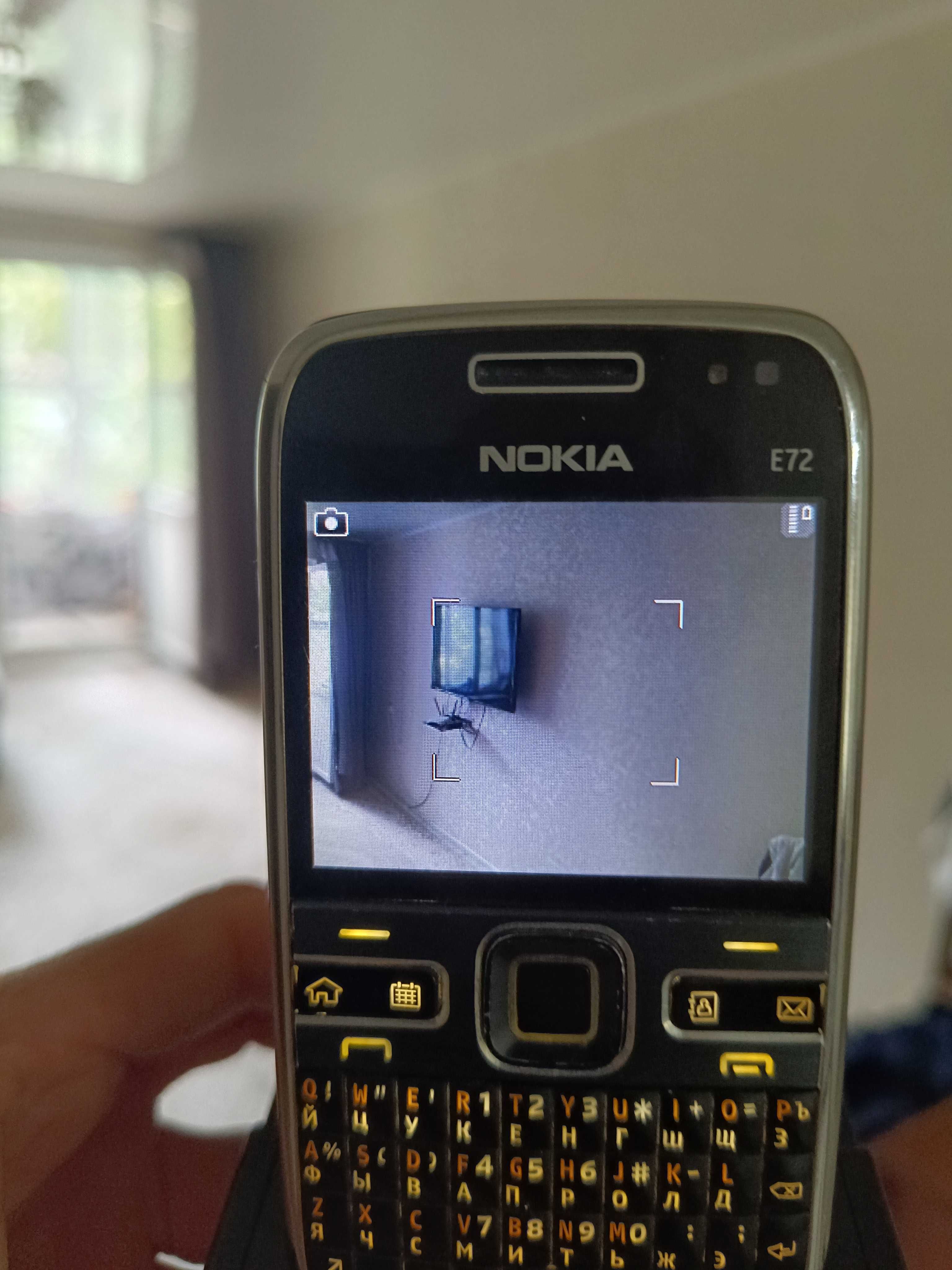 Nokia E72 с Док Станцией Original