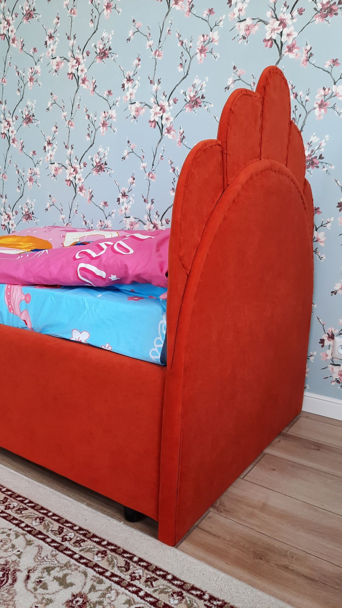 Продам новые  кровати 210×100см, матрас 200×90см, по 145тыс