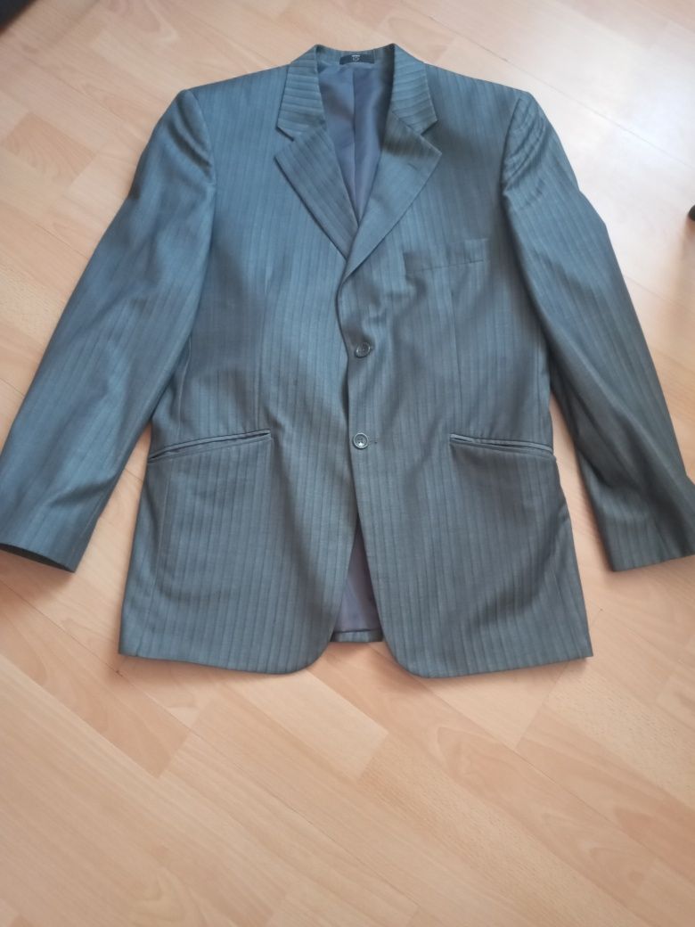 Продам мужские костюмы