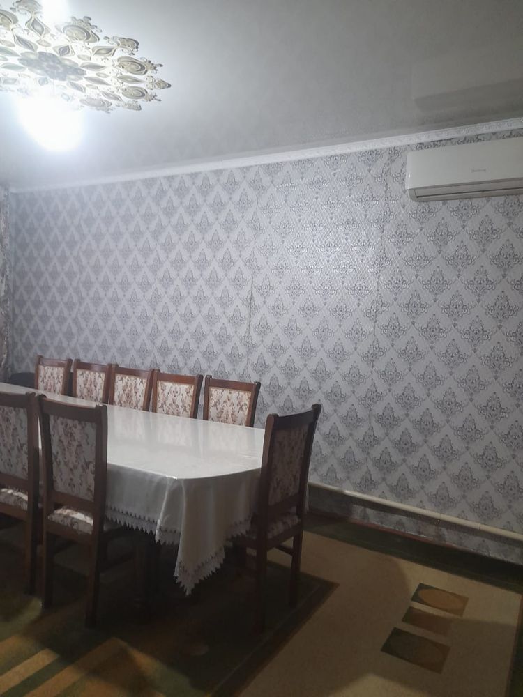 Үй сатылады.
