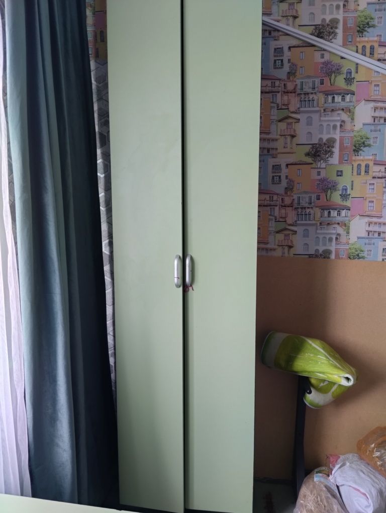 Мебель шкаф и стол