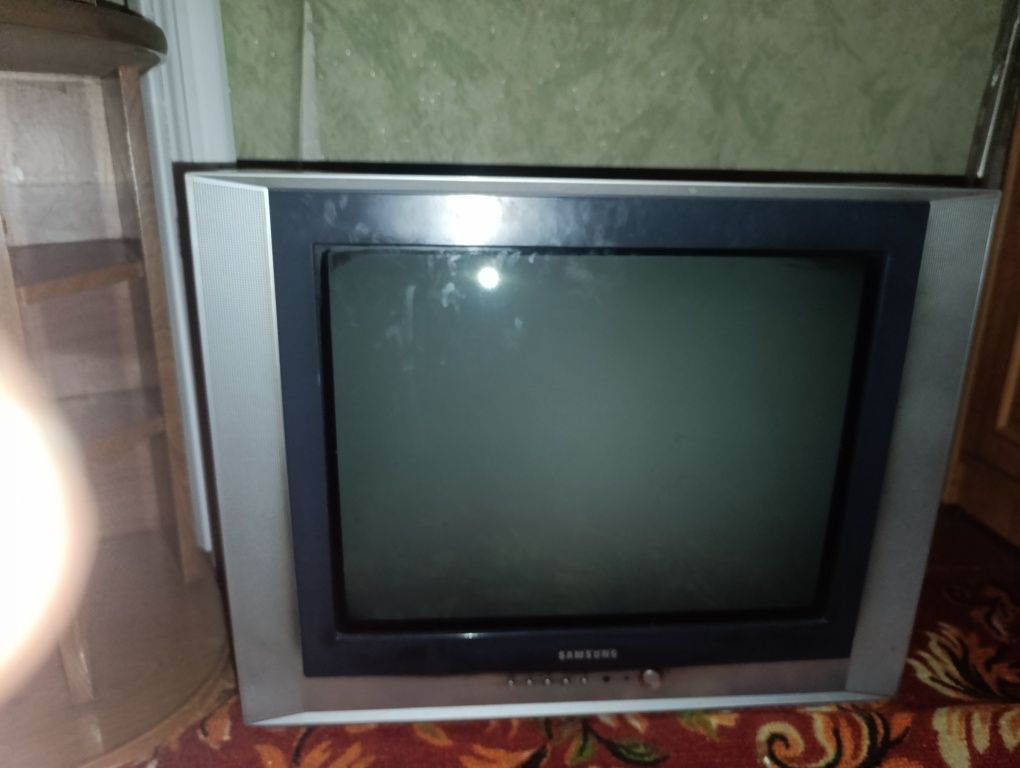 Телевизор б/у рабочий