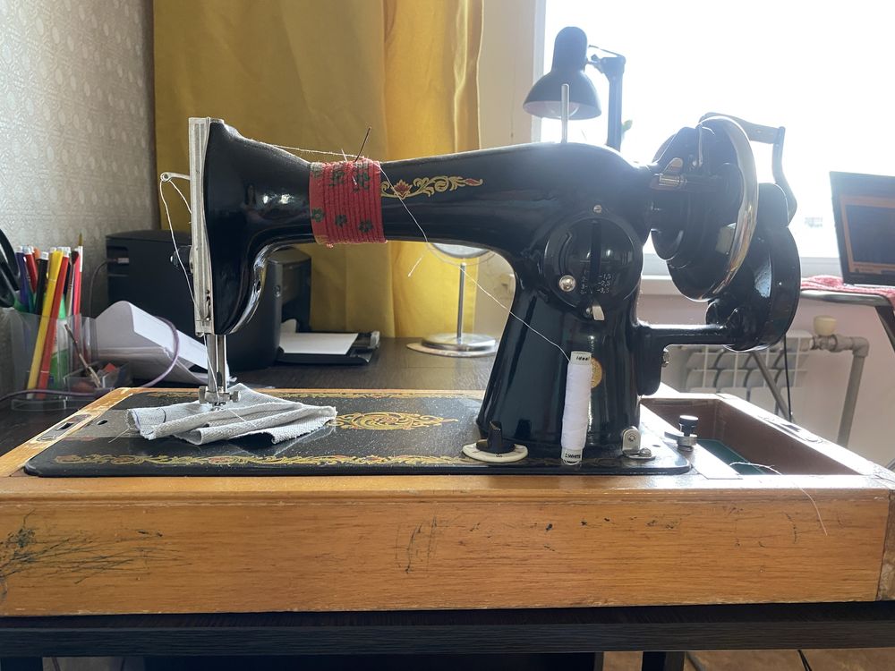 Продам швейную машинку