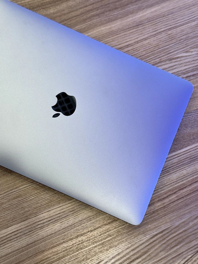 MacBook Pro 13” (2019)