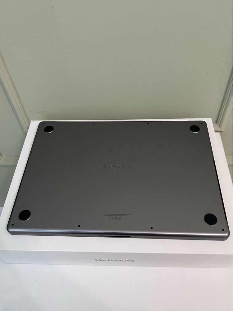 MacBook Pro 16”2 2023, M2 Pro, 16 ГБ, коробка, оригинальная зарядка