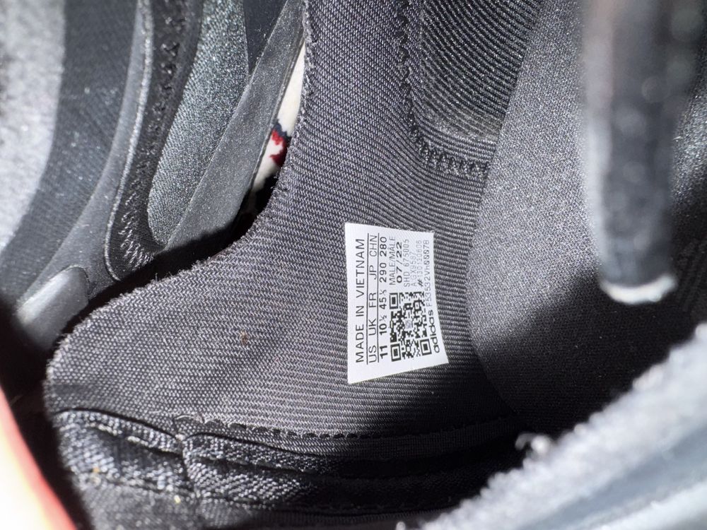 Мужские кроссовки adidas