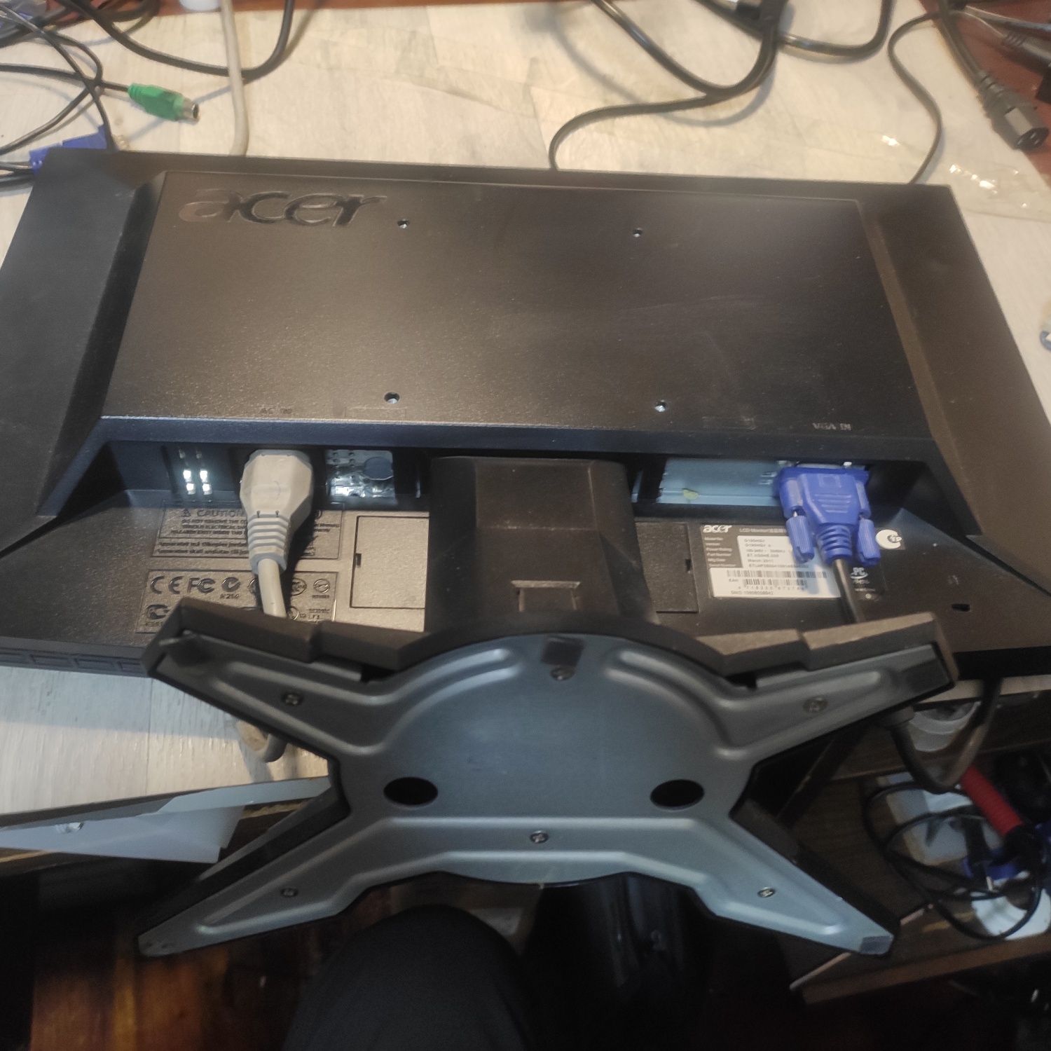 Монитор Acer G195HQV , состояние хорошее