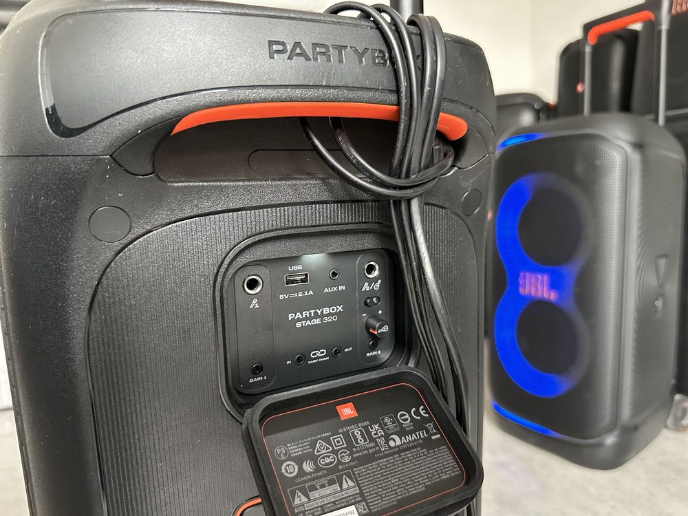 Колонки колонка в аренду прокат JBL 320 караоке микрофоны