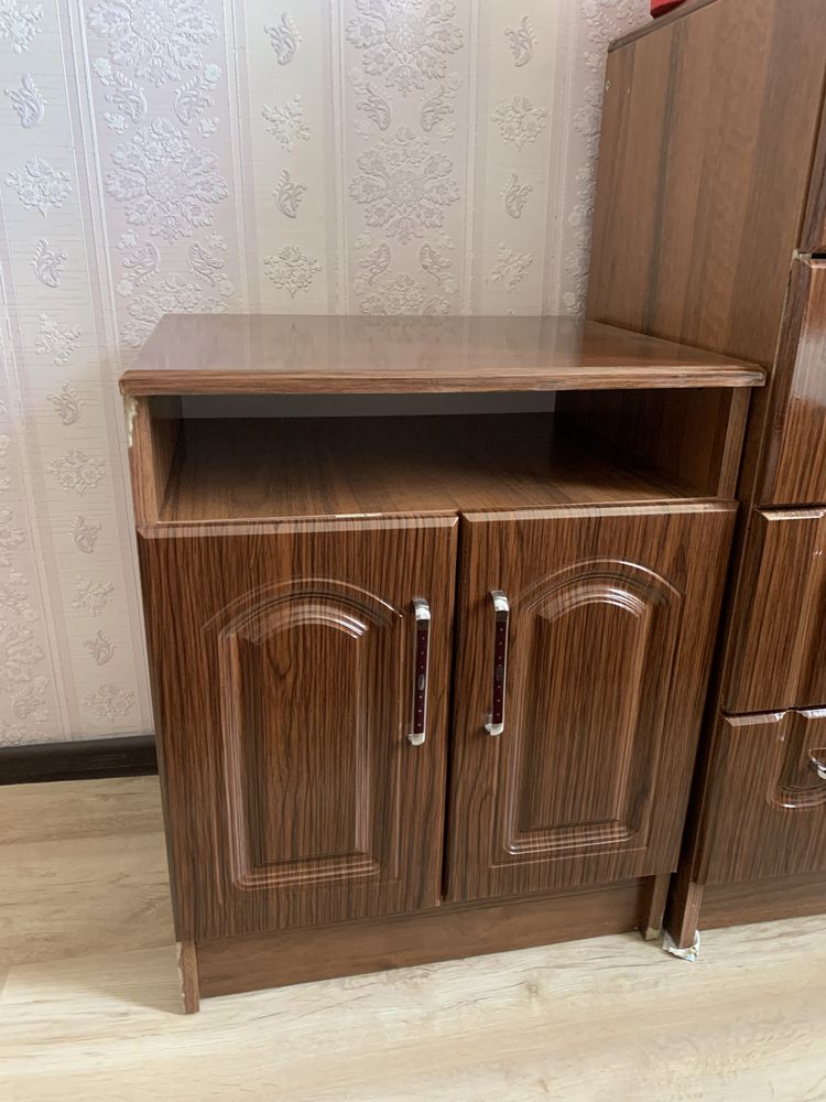 СРОЧНО ПРОДАЮ дешево шкаф-купе + 2 кровати, комод, тумба