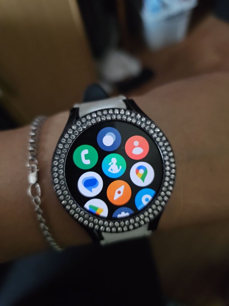 Продам смарт часы Samsung galaxy watch 4