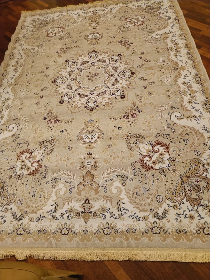 Продам ковер 250/350