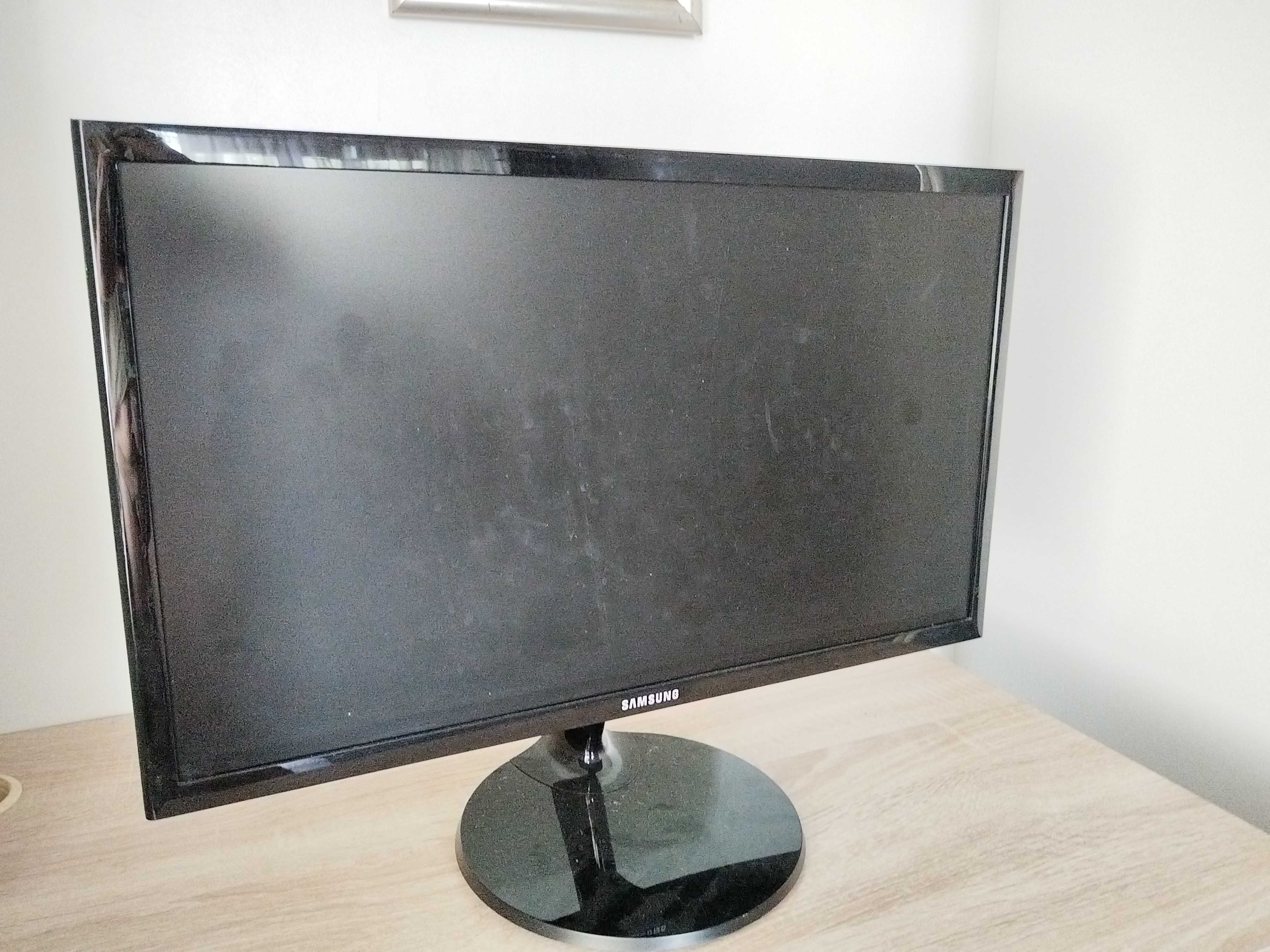 LED монитор Samsung S 22 F350 FHIXCI . Диагональ экрана (дюйм) – 22''