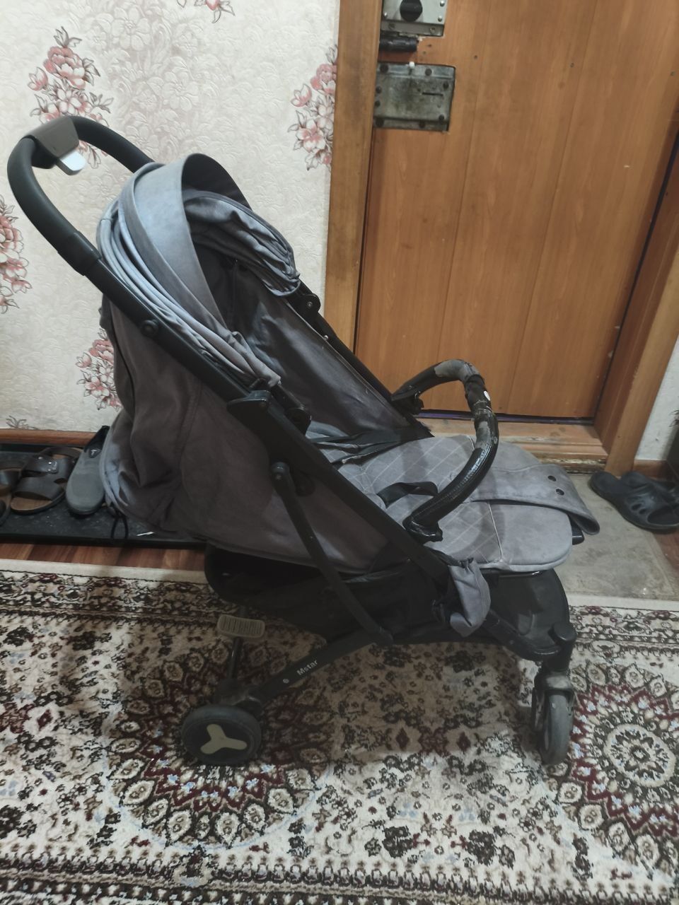 Продам прогулочную коляску