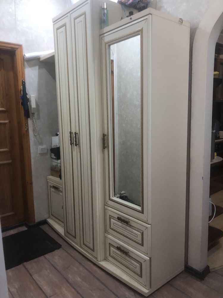 Мебель для прихожий шкаф тумба