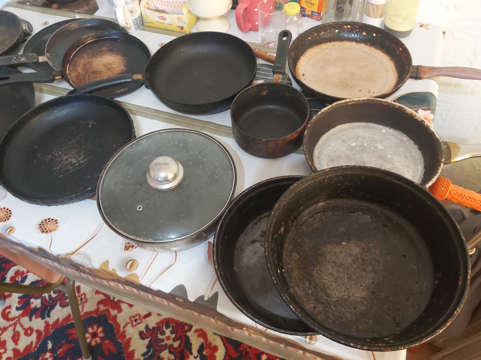 Кастрюля,казан,ваза,сковарада,чайники