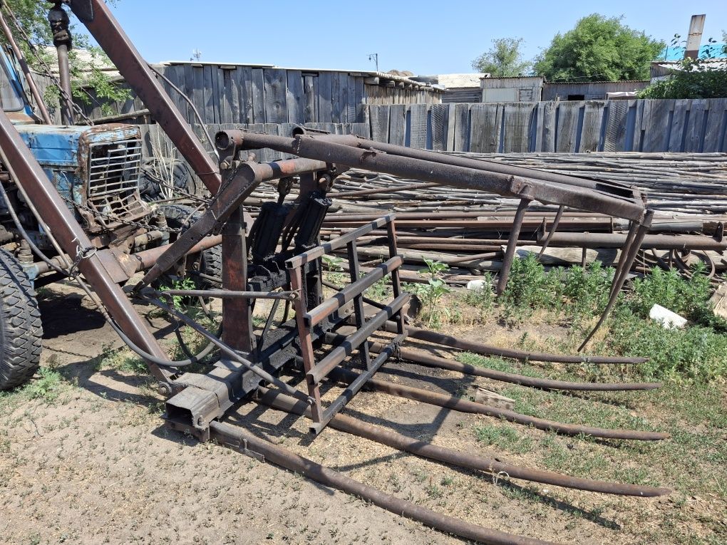 Продам трактор мтз 80 стогомет.