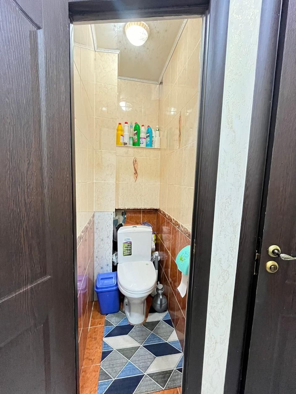 Срочно продам  3х комнатную квартиру в микрорайоне Самал.  Середина