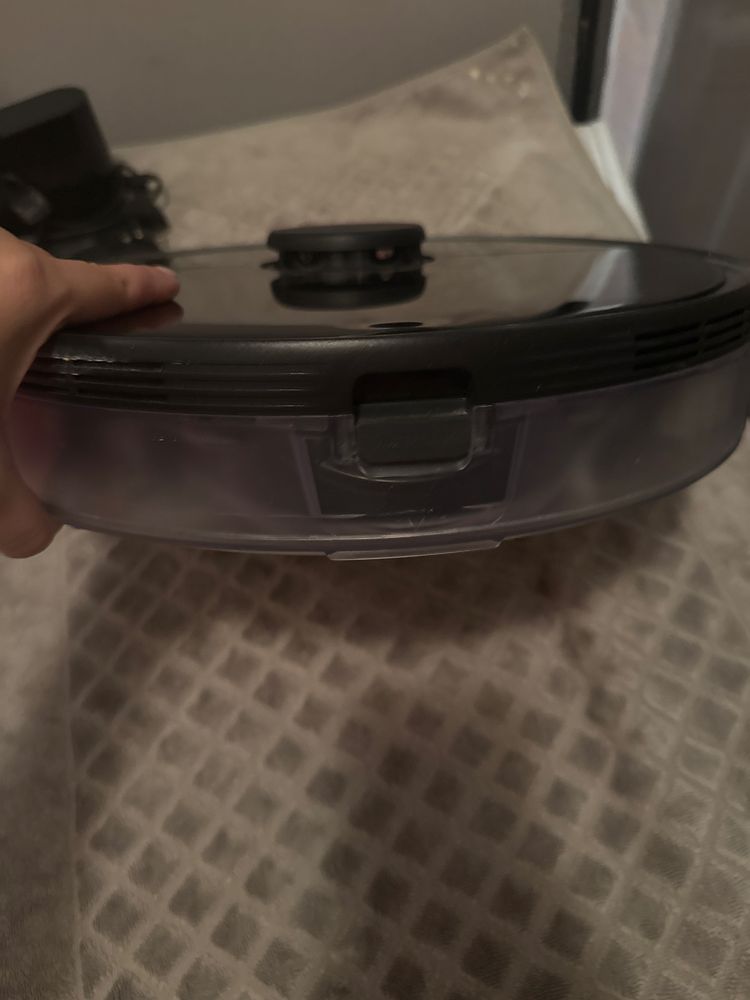 Продам робот пылесос. Roborock S5 max