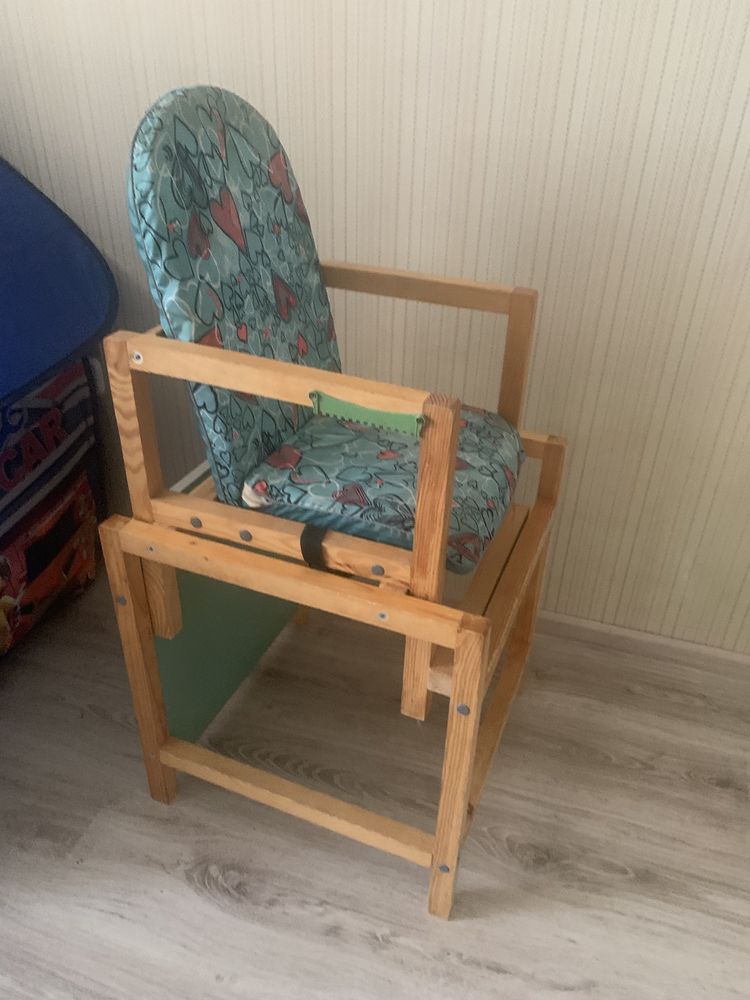 Продам стол со стульчиком