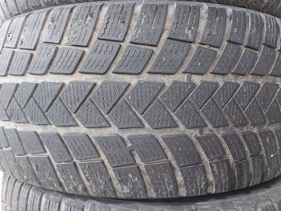 Комплект зимних шин 255/45 R20
