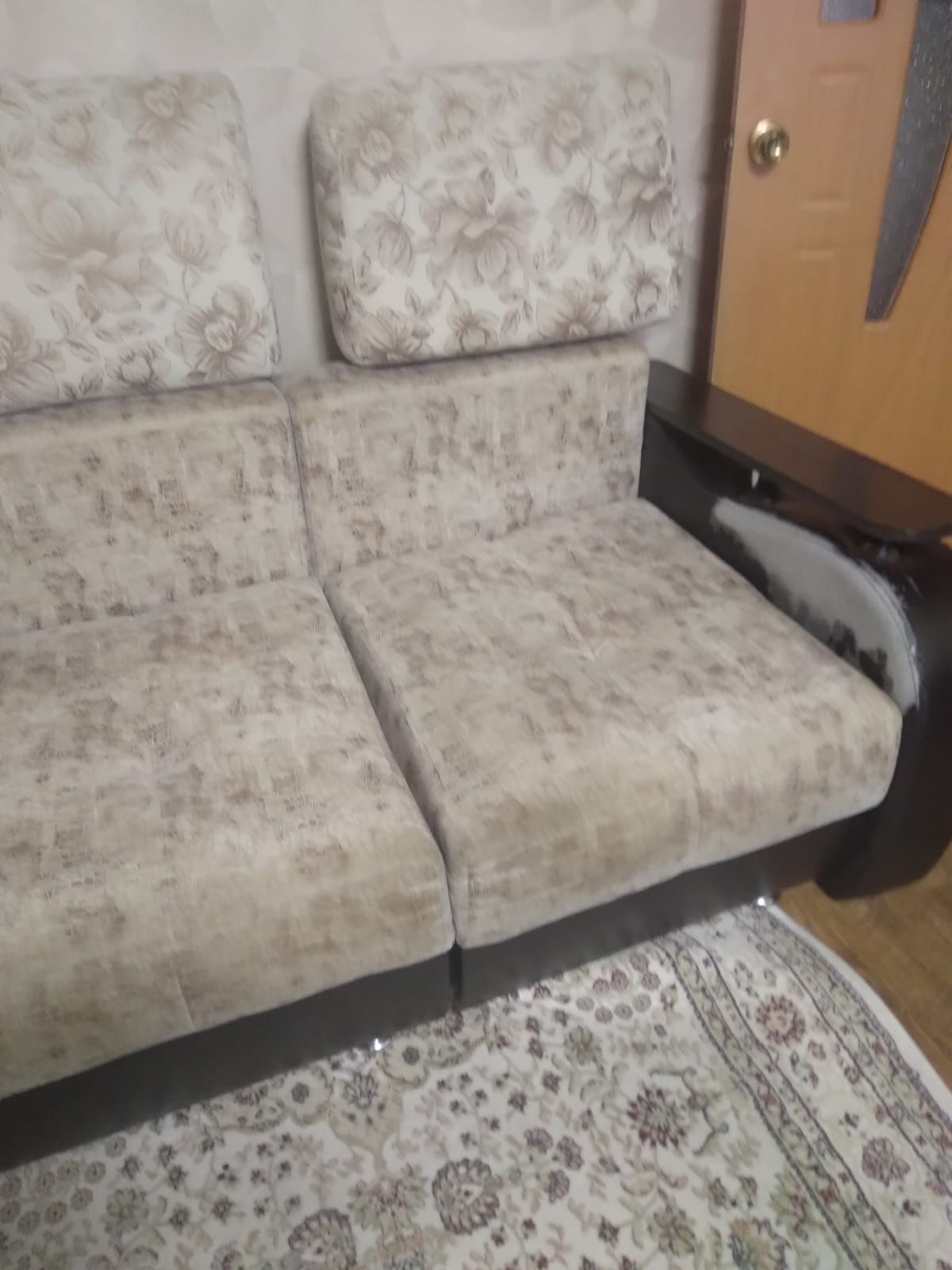 Продам диван в нормальном состоянии